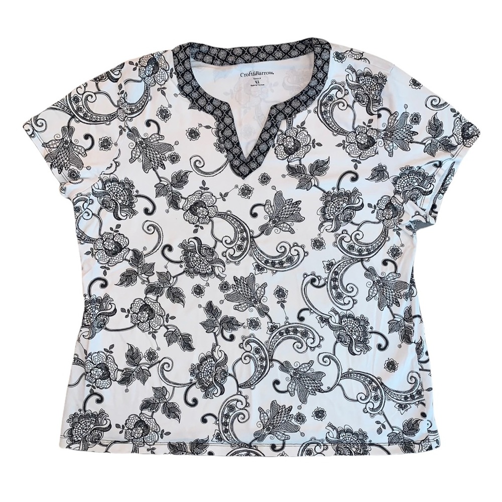 Black & White Floral Paisley V-Neck Short Sleeve T-Shirt